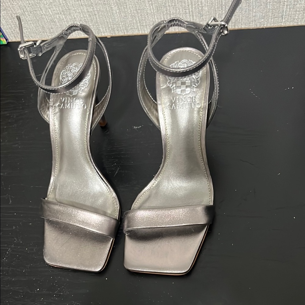 Vince Camuto Black Heels Elegant Design